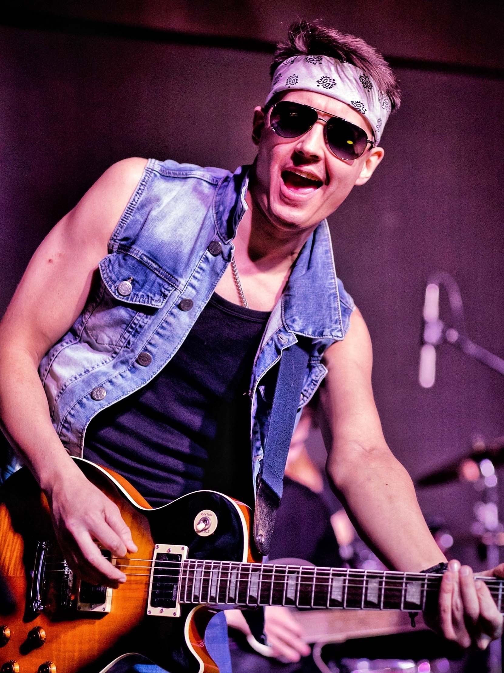 Ильдар Латыпов — преподаватель по гитаре